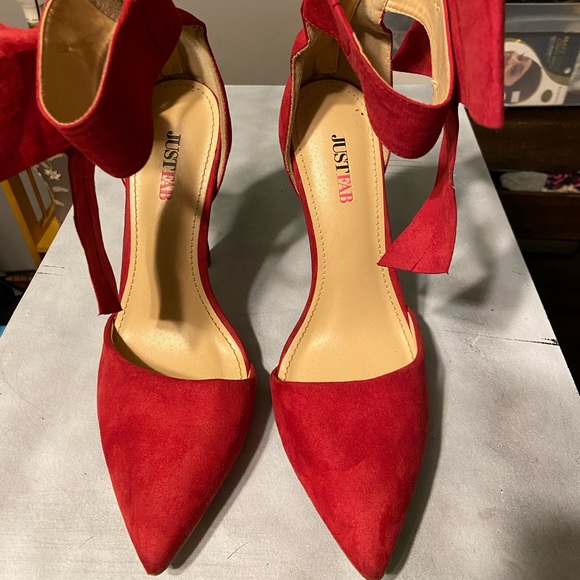 red high heel with bow - Picture 2 of 5